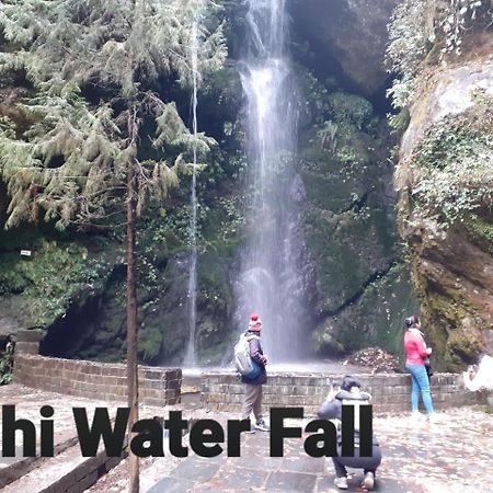 Tirthan Crest Homestay Banjar Luaran gambar
