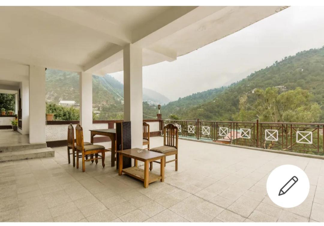 Tirthan Crest Homestay Banjar Luaran gambar