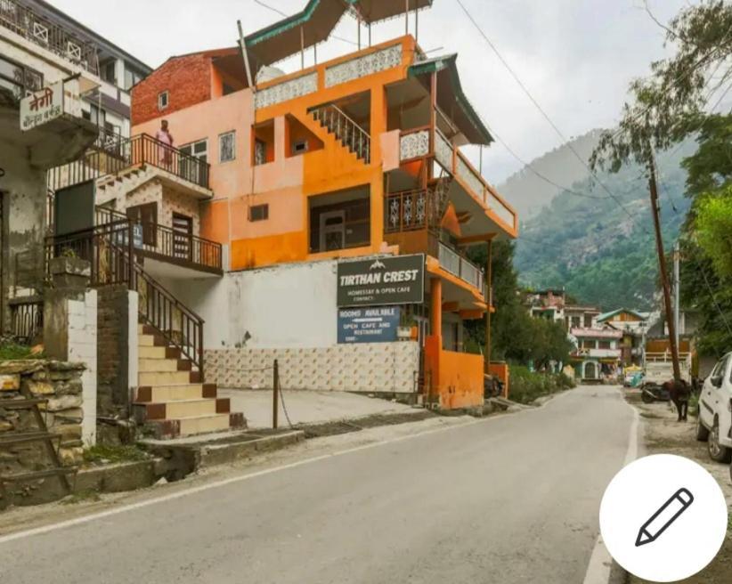 Tirthan Crest Homestay Banjar Luaran gambar