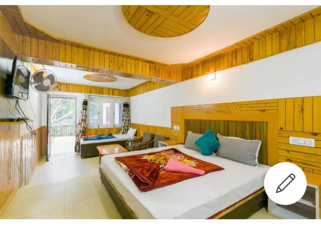 Tirthan Crest Homestay Banjar Luaran gambar