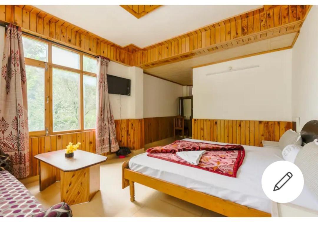 Tirthan Crest Homestay Banjar Luaran gambar