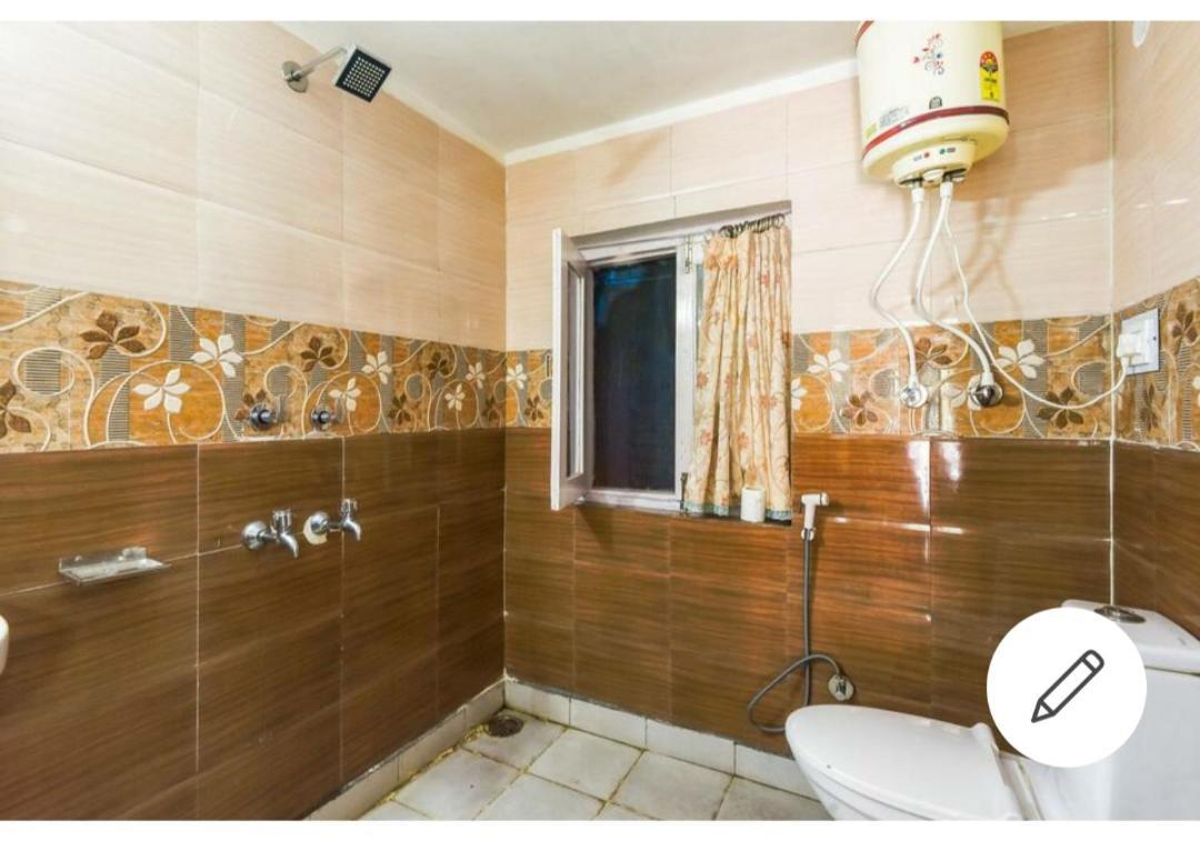 Tirthan Crest Homestay Banjar Luaran gambar