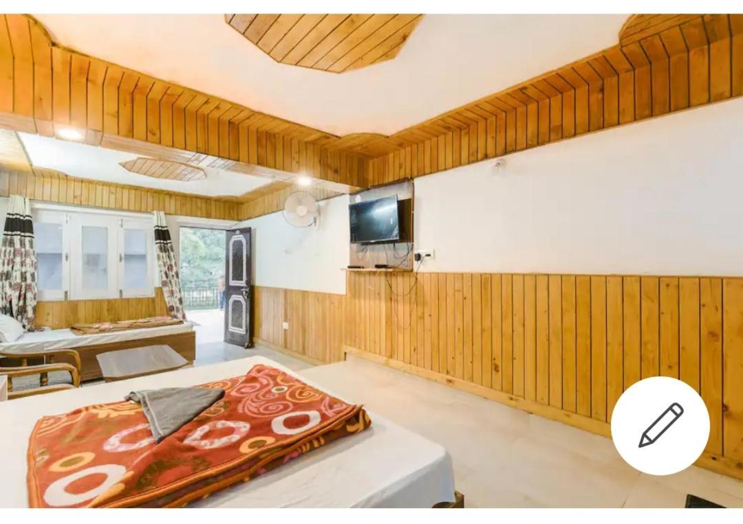 Tirthan Crest Homestay Banjar Luaran gambar