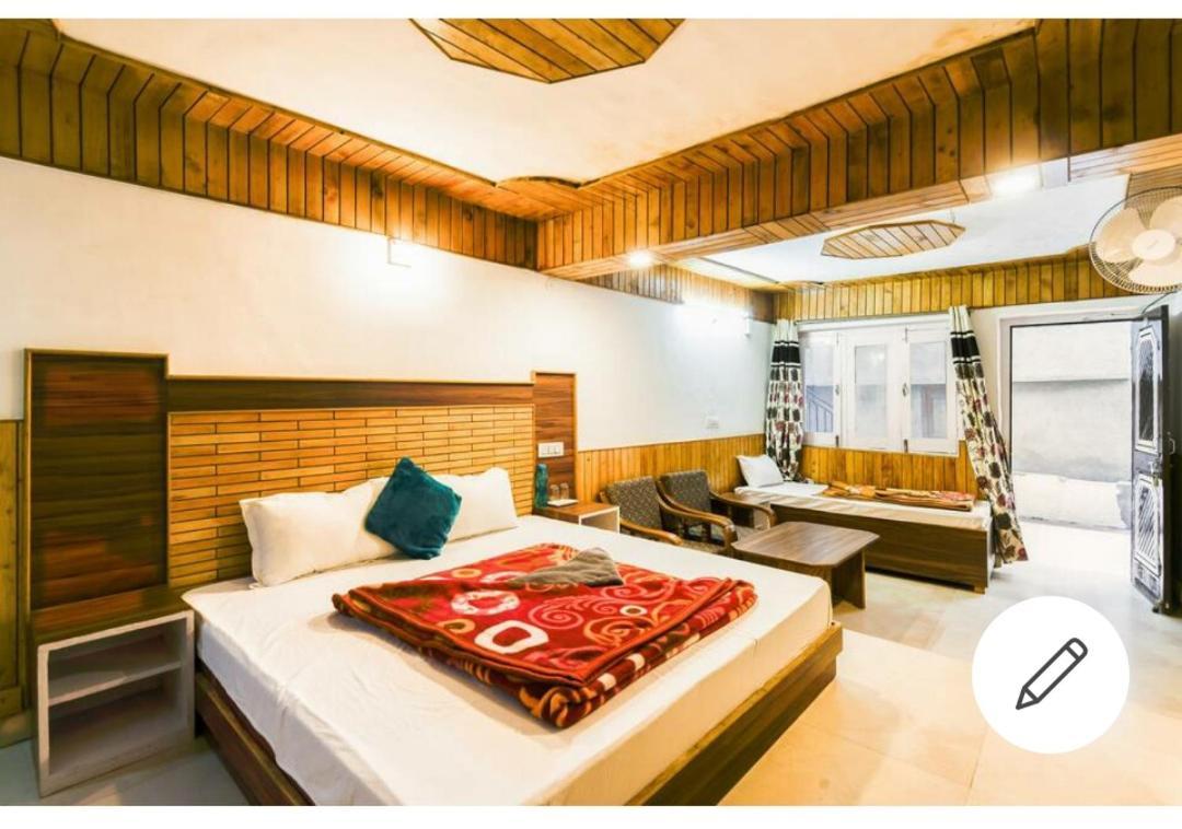 Tirthan Crest Homestay Banjar Luaran gambar