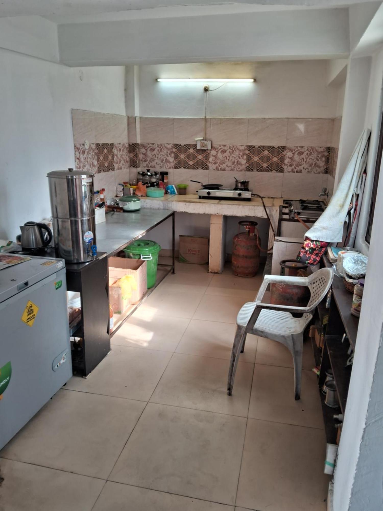 Tirthan Crest Homestay Banjar Luaran gambar